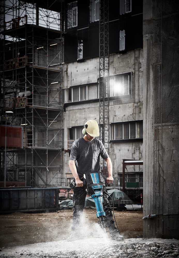 Photo Mediatheque - Marteau piqueur 31kg utilisation